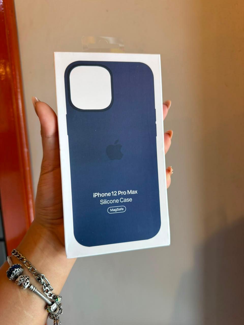 CASE SILICON MAGSAFE IPHONE