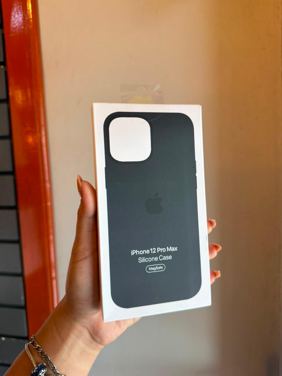 CASE SILICON MAGSAFE IPHONE